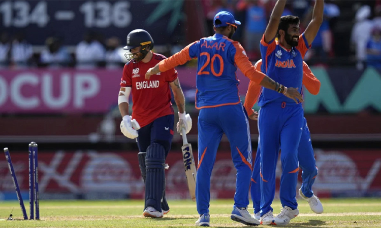 ইংল্যান্ডকে বিদায় করে ফাইনালের টিকিট কাটলো ভারত