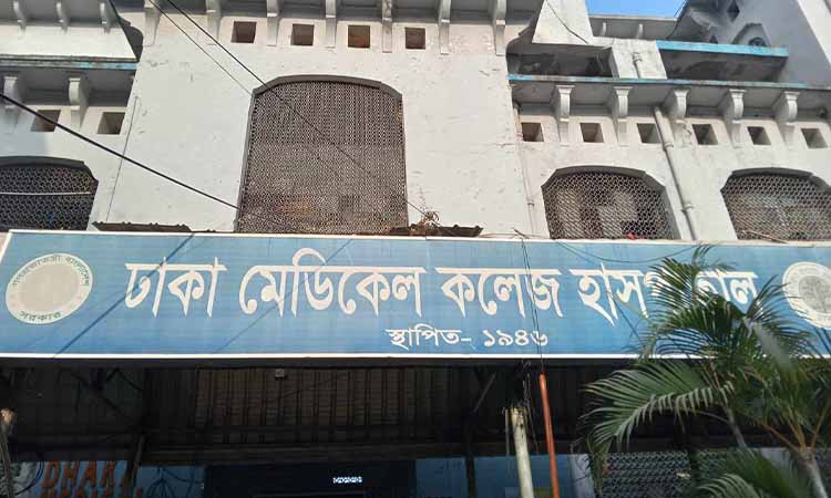 খিলক্ষেতে পিকআপ উল্টে যুবক নিহত
