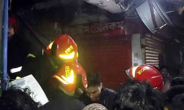 ভয়াবহ অগ্নিকাণ্ডের ঝুঁকিতে চট্টগ্রামের ৪৫ মার্কেট