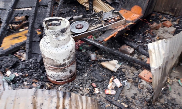 ধানের গোডাউনসহ ৩ দোকান পুড়ে ছাই
