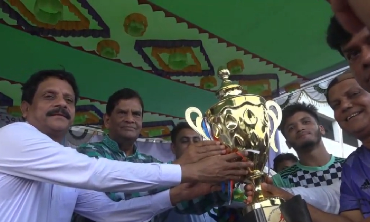 ধামরাইয়ে ইউএনও গোল্ড কাপ ফুটবল টুর্নামেন্টের ফাইনাল খেলা অনুষ্ঠিত