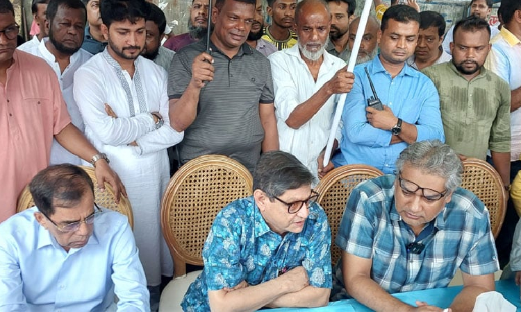 রাজধানীর বস্তিবাসীদের জন্য নির্মিত হবে আধুনিক ফ্ল্যাট: গৃহায়ন ও গণপূর্তমন্ত্রী