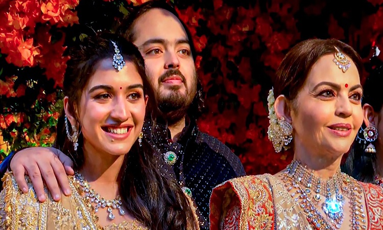 অনন্ত-রাধিকার বিয়েতে নীতা আম্বানির সোনা-রুপার শাড়ি!