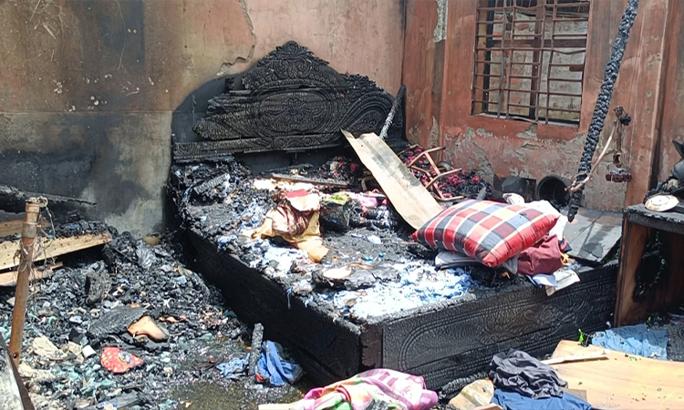 কুড়িগ্রামে আগুনে পুড়ে গেছে ৯ মালিকের ১৭ ঘর