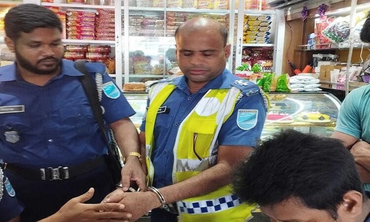 নরসিংদীতে ভুয়া পুলিশ সদস্য আটক