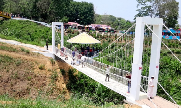 পর্যটকে মুখরিত খাগড়াছড়ির আলুটিলা হর্টিকালচার পার্ক