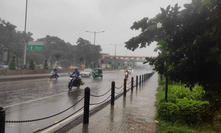 ঢাকায় ৩৭ মিলিমিটার বৃষ্টির রেকর্ড, ভোগান্তিতে নগরবাসী