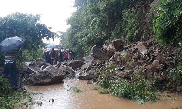 ভারি বৃষ্টিপাতে বান্দরবানে পাহাড় ধস, বন্যার শঙ্কা