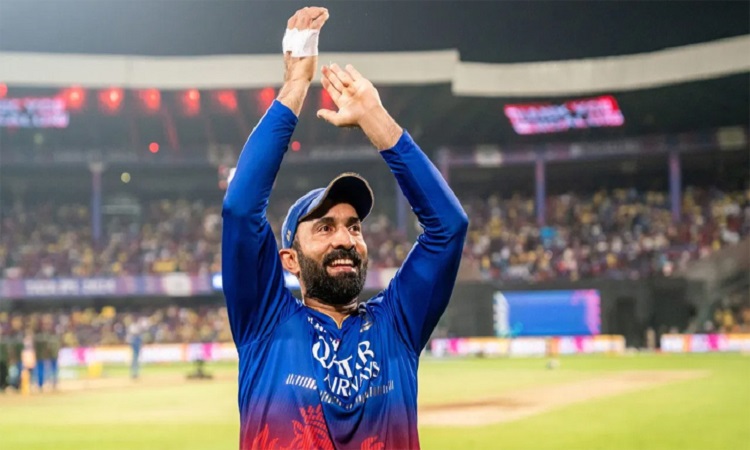কোহলিদের কোচ হচ্ছেন দিনেশ কার্তিক
