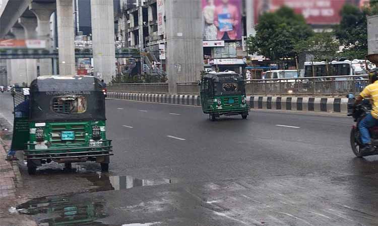 সকালের বৃষ্টিতে ঢাকার বাতাসে স্বস্তি