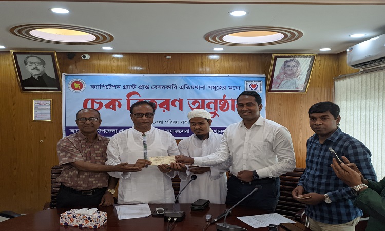 খানসামায় ২৭ এতিমখানায় ৫৯ লক্ষ টাকার চেক বিতরণ
