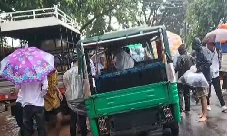 সাজেকে পানিতে তলিয়ে গেছে সড়ক, আটকা ৭০০ পর্যটক