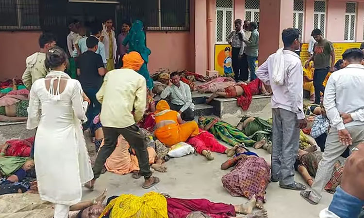 ভারতে পদদলিত হয়ে নিহতের সংখ্যা বেড়ে ১২১