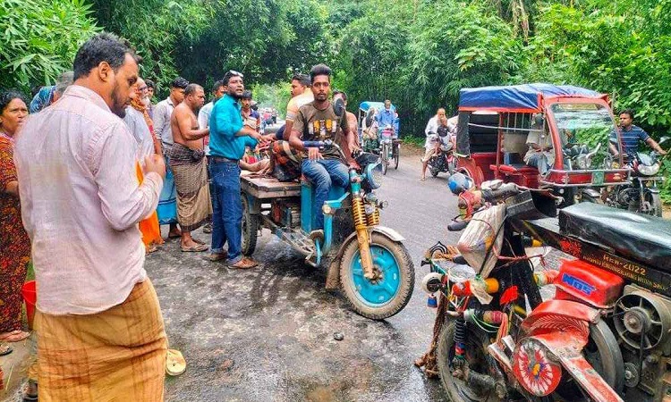 চুয়াডাঙ্গায় দুই আলমসাধুর সংঘর্ষে ১ জনের মৃত্যু