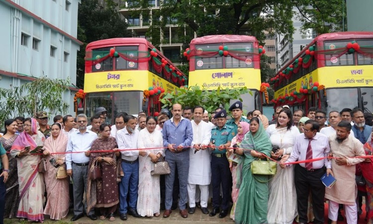শিক্ষার্থীদের জন্য ‘স্মার্ট স্কুল বাস’ চালু করেছে ডিএনসিসি