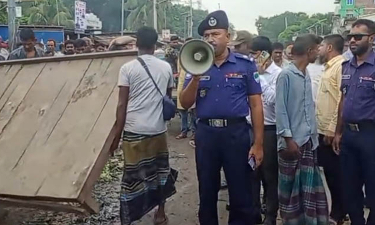 নড়াইলে শতাধিক অবৈধ স্থাপনা উচ্ছেদ