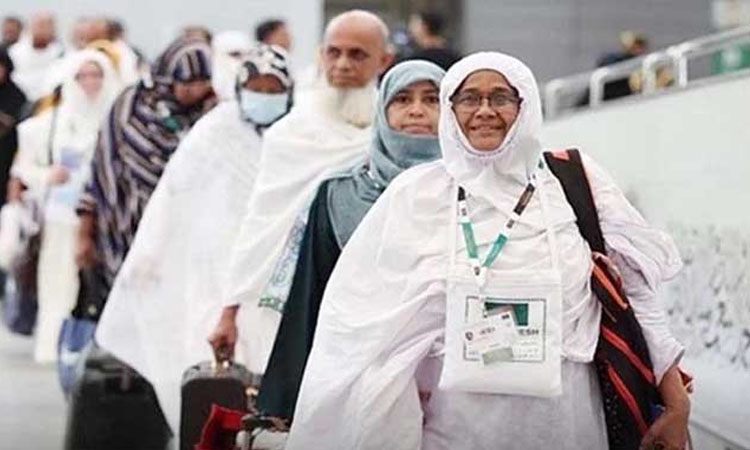 ১১৫ ফ্লাইটে দেশে ফিরেছেন ৪৫৪৩২ হাজি
