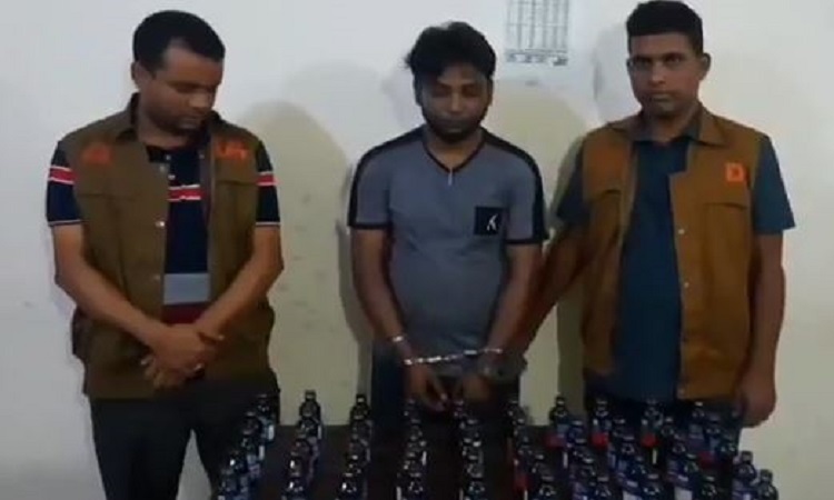সাভারে ফেনসিডিলসহ মাদক ব্যবসায়ী গ্রেফতার