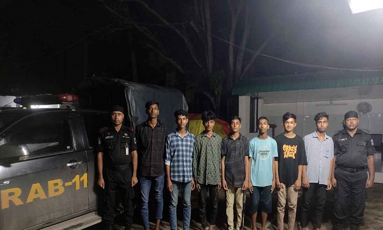 কুমিল্লায় কিশোর গ্যাংয়ের ৭ সদস্য আটক