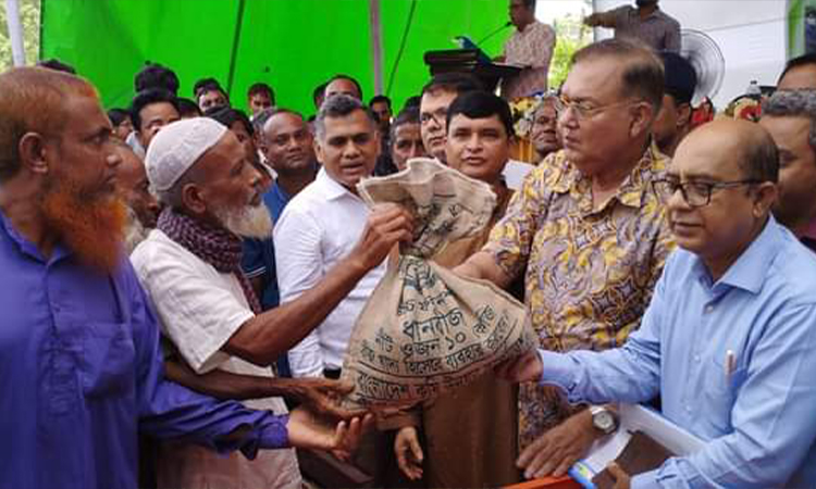 শ্রীমঙ্গলে সহস্রাধিক কৃষকের মাঝে কৃষি উপকরণ বিতরণ