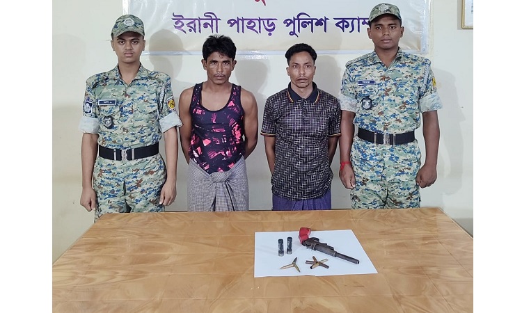 উখিয়া রোহিঙ্গা ক্যাম্পে অস্ত্রসহ গ্রেফতার ২