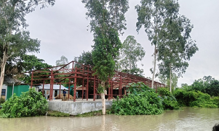 ব্রহ্মপুত্র থেকে বালু উত্তোলন, গৃহহীন ২৫০ পরিবার
