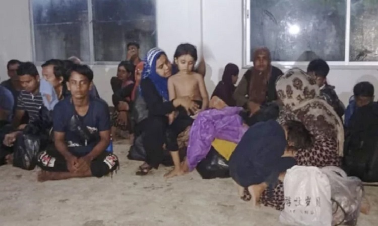 সেন্টমার্টিনে ভিড়ল ৩১ রোহিঙ্গা ও ২ বিজিপি সদস্যসহ মিয়ানমারের ট্রলার