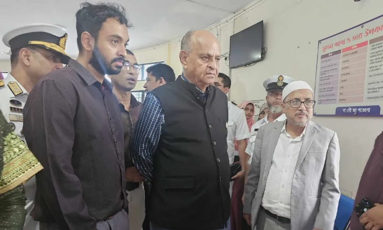 বিএনএস পতেঙ্গা হাসপাতাল পরিদর্শন করলেন স্বাস্থ্যমন্ত্রী