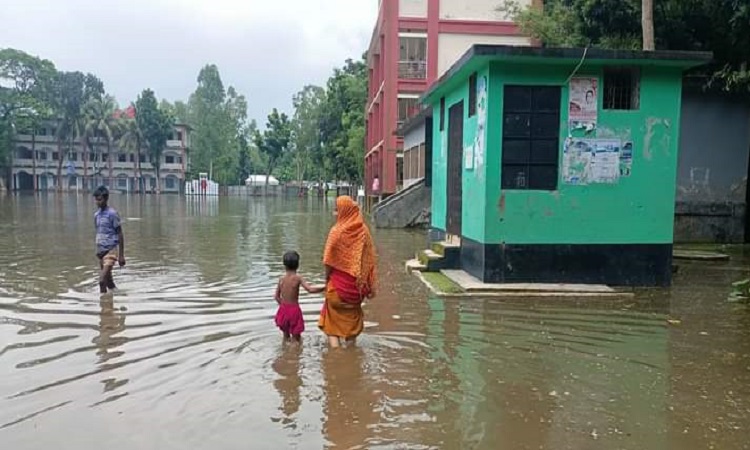 জামালপুরে বন্যা পরিস্থিতির অবনতি, পানিবন্দি দেড় লাখ মানুষ