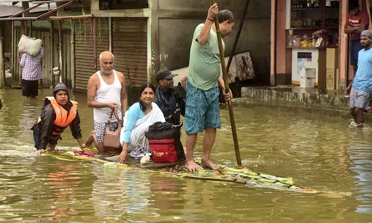 আসামে বন্যায় মৃতের সংখ্যা বেড়ে ৫২