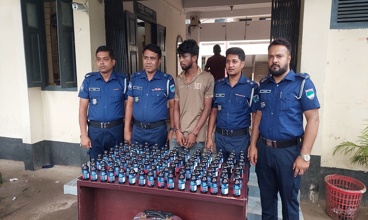 কালীগঞ্জে ফেনসিডিলসহ মাদক ব্যবসায়ী আটক