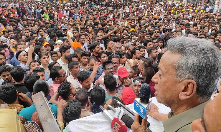 শেখ হাসিনার রেজিমকে পরাজিত করতে হবে: আমীর খসরু