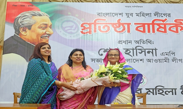 প্রতিষ্ঠাবার্ষিকী উপলক্ষ্যে প্রধানমন্ত্রীর সঙ্গে যুব মহিলা লীগ নেতৃবৃন্দের সাক্ষাৎ