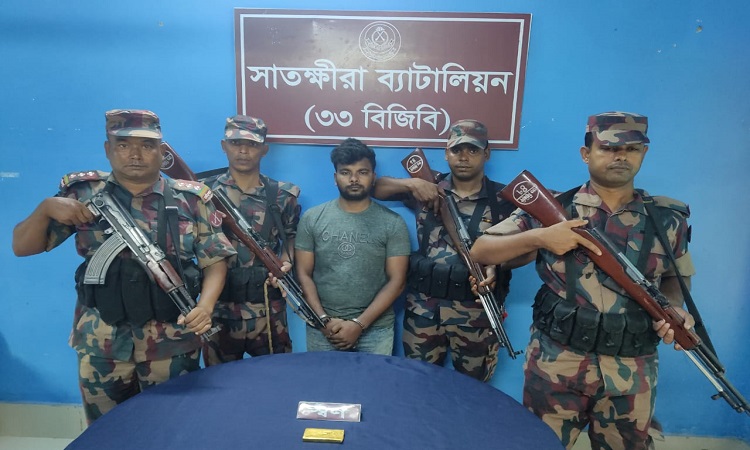 সাতক্ষীরায় স্বর্ণের বারসহ চোরাচালানি আটক