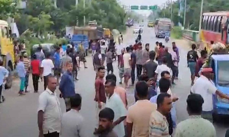 নরসিংদীতে বাসের ধাক্কায় কলেজছাত্র নিহত