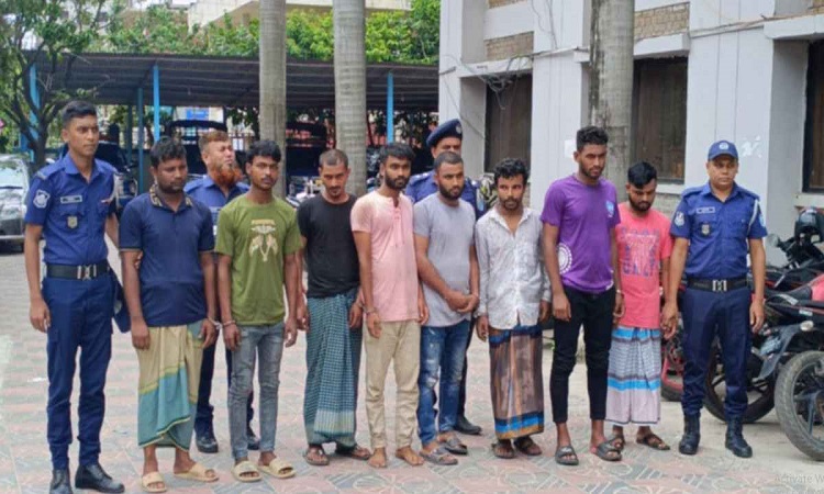 আড়াইহাজারে ছাত্রলীগ সেক্রেটারির বাড়িতে ডাকাতির ঘটনায় গ্রেফতার ৮