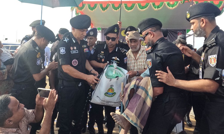 ‘প্রাকৃতিক দুর্যোগ মোকাবেলায় র‌্যাবের মানবিক কার্যক্রম অব্যাহত থাকবে’