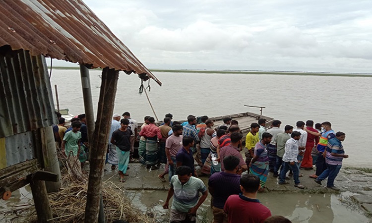 মেঘনায় ড্রেজার ডুবি: ২ শ্রমিকের লাশ উদ্ধার, নিখোঁজ ৩