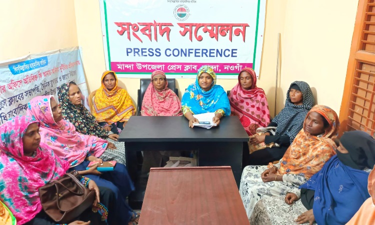 মান্দায় এলজিইডি প্রকৌশলী ও সিও’র বিরুদ্ধে সংবাদ সম্মেলন