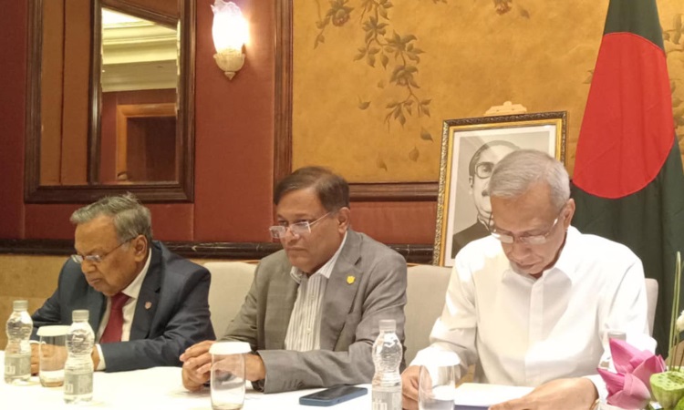 রোহিঙ্গা সমস্যা সমাধানে পাশে থাকবে চীন: পররাষ্ট্রমন্ত্রী
