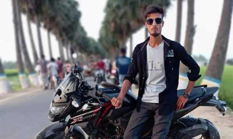 ফুটবল খেলার বিরোধে যুবককে কুপিয়ে হত্যা