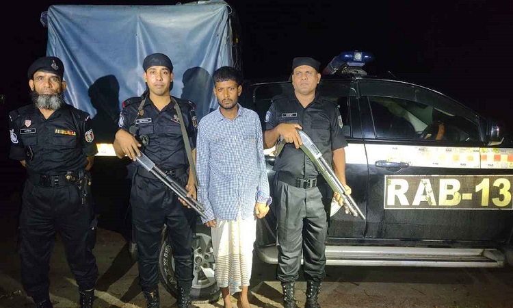 লালমনিরহাটে ফেনসিডিলসহ মাদক কারবারি গ্রেফতার