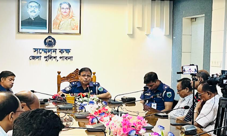 পাবনায় সাংবাদিকদের সঙ্গে পুলিশ সুপারের মতবিনিময় সভা