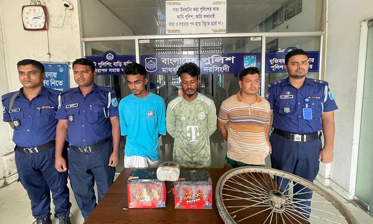 নরসিংদীতে চালককে হত্যা করে অটোরিকশা ছিনতাই, গ্রেফতার ৪