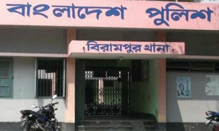 বিরামপুরে ট্রাক্টর উল্টে প্রাণ গেলো চালকের