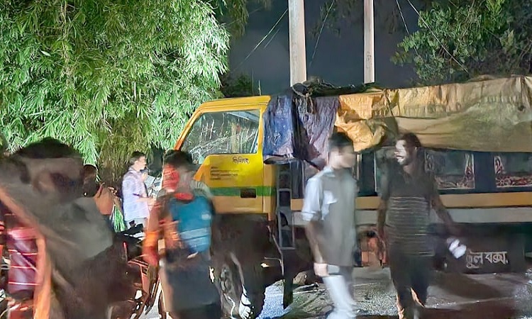 চট্টগ্রামে ট্রাক-অটোরিকশা সংঘর্ষ, নিহত ২