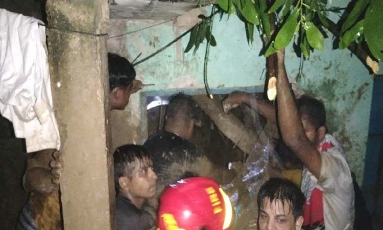 কক্সবাজারে পাহাড়ধসে শিশুর মৃত্যু