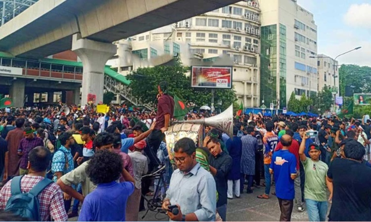 ফের শাহবাগে কোটাবিরোধীদের অবস্থান
