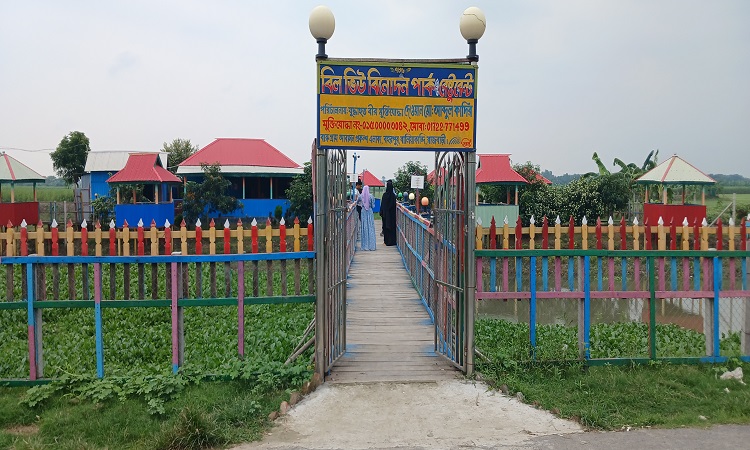 ব্যাবসা প্রতিষ্ঠানে ঢুকে মারপিট, মামলা করে নিরাপত্তাহীনতায় মুক্তিযোদ্ধার সন্তান
