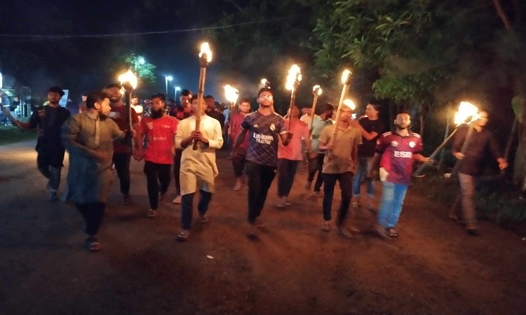 বশেমুরবিপ্রবিতে শিক্ষার্থীদের মশাল মিছিল